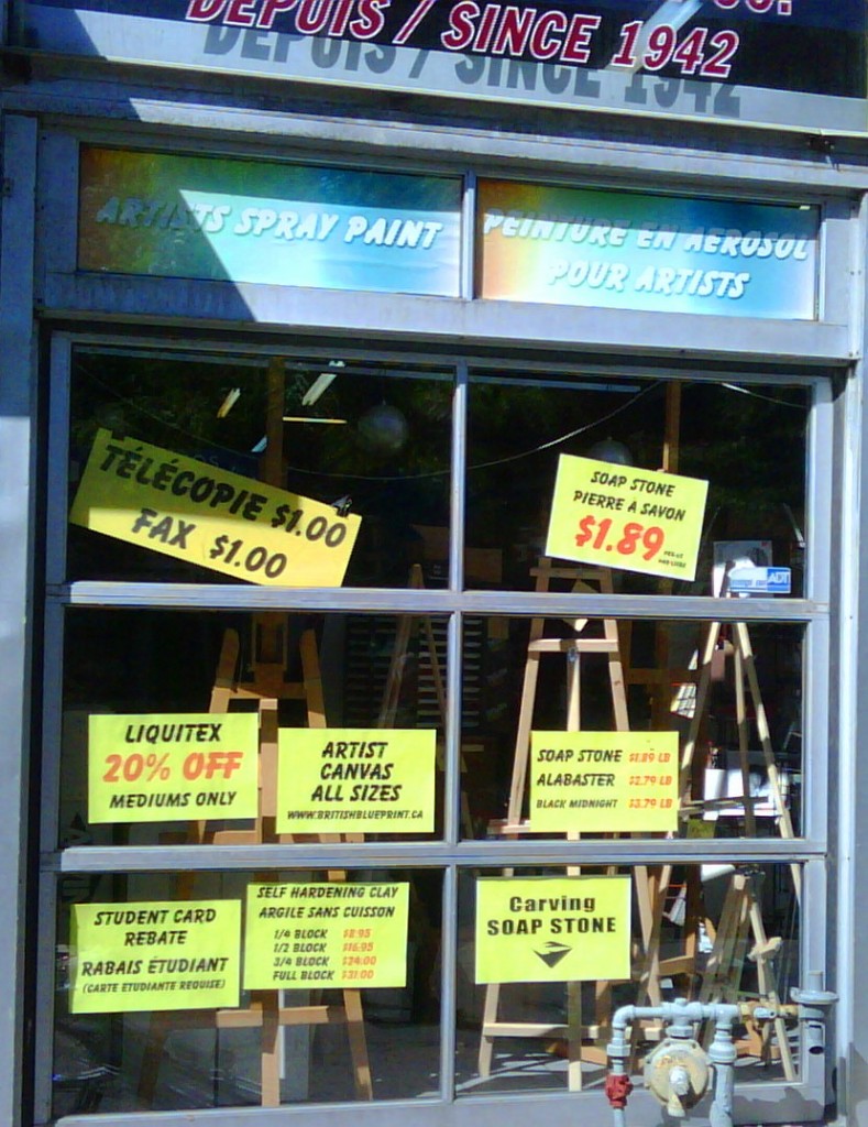 Magasin d'artistes - Ste-Catherine et St-Marc Prédominance de l'anglais, avec du mauvais français.